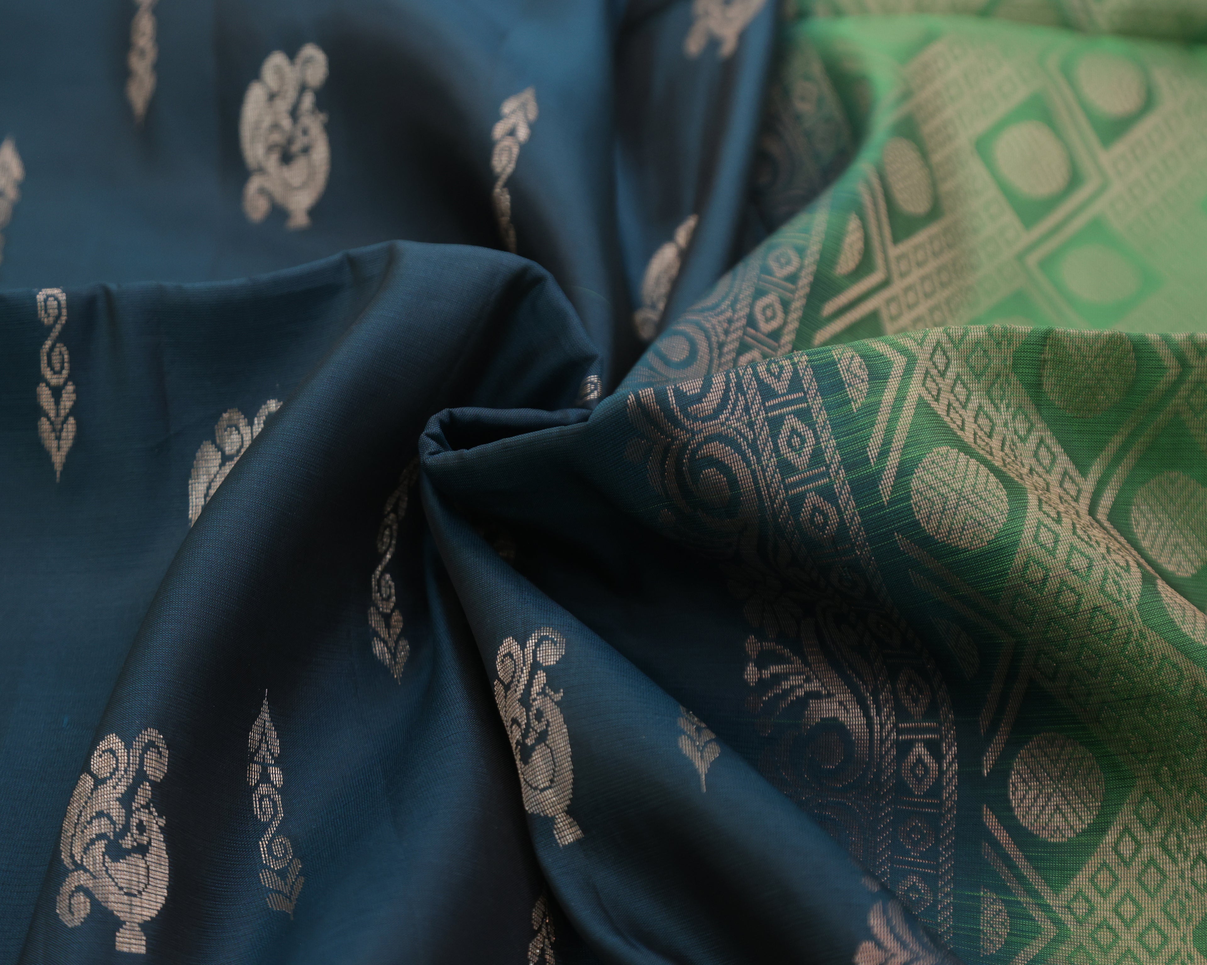 Kanchipuram Dual-Shade Butta Silk Saree